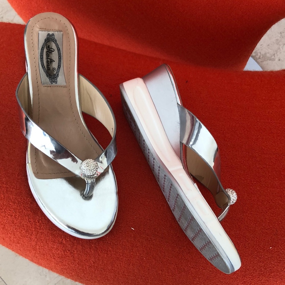 ITALINA SHINY SILVER/ WHITE WEDGE-BLING SANDAL